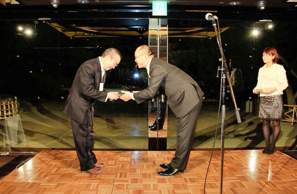 表彰されている様子